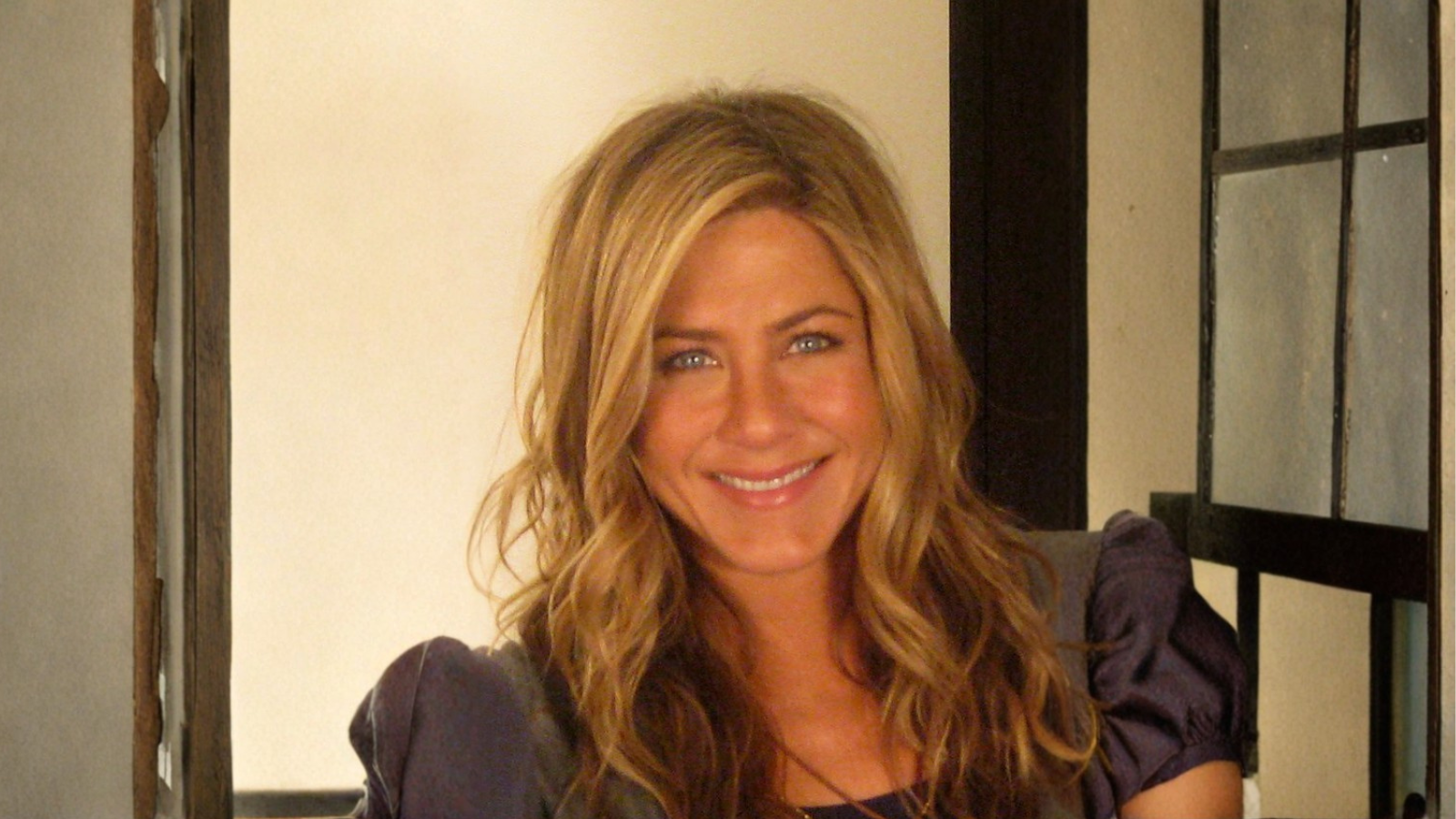 Jennifer Aniston’s Fear of Flying: Hypnosis as a Travel Fix